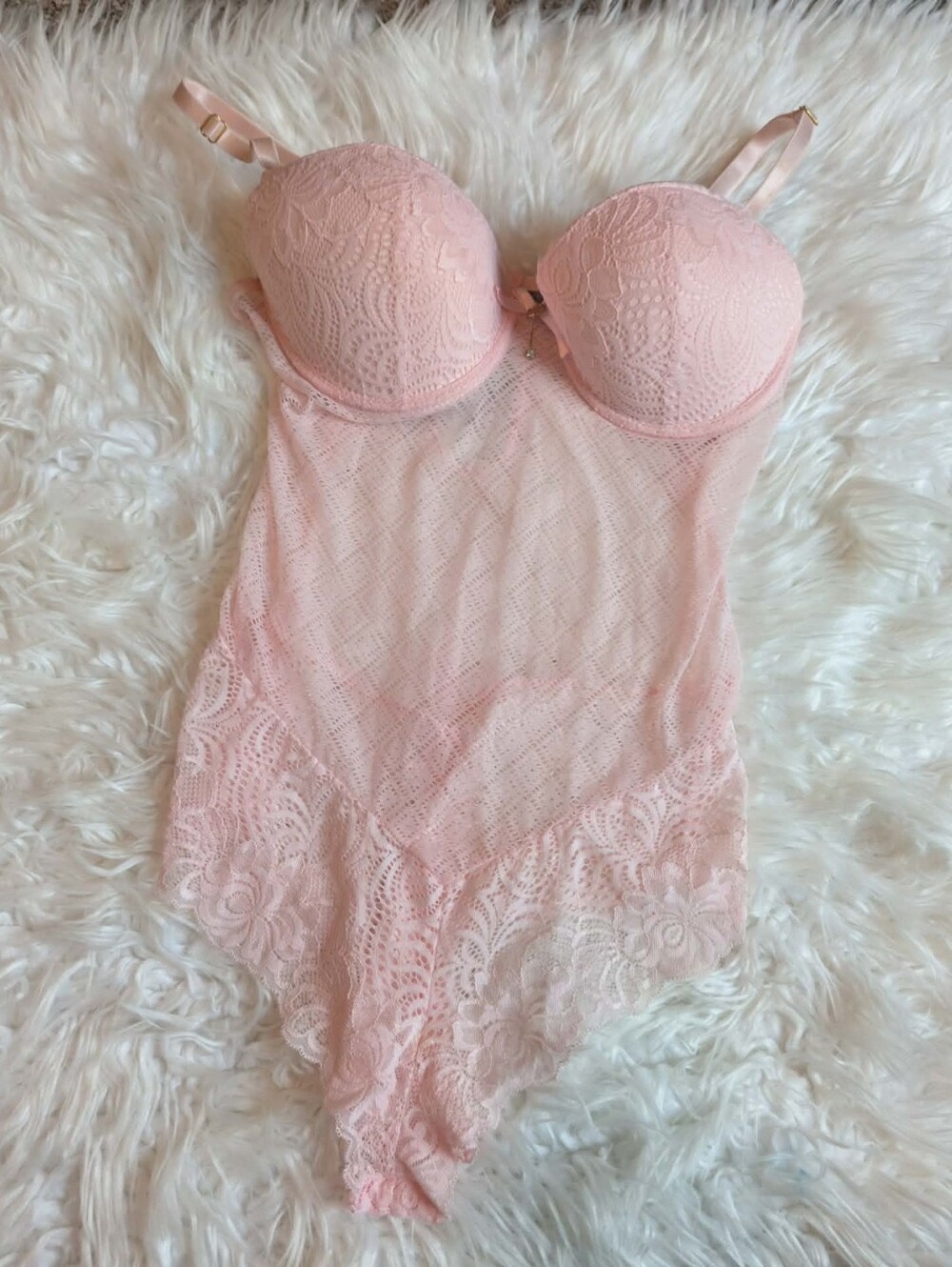 Nwot Daisy Fuentes Pink Lace Underwire Bodysuit